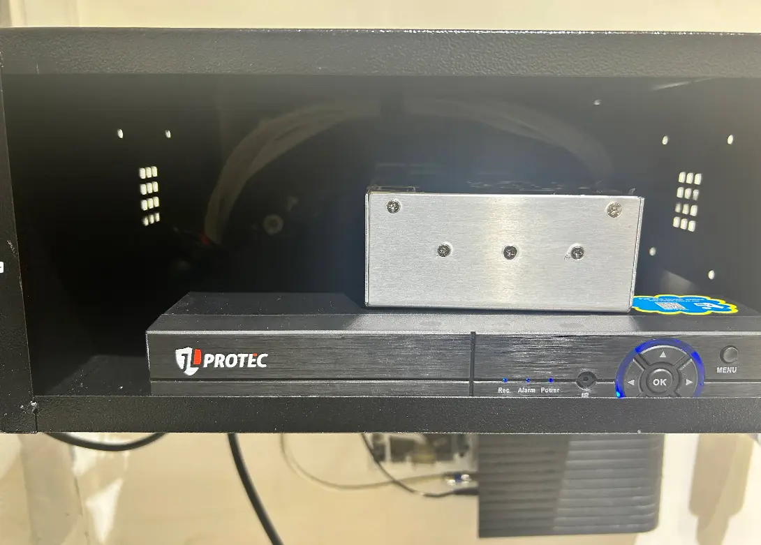 DVR de segurança instalado em rack
